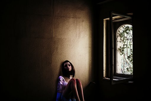 心の闇が深い人の心理・特徴7選!