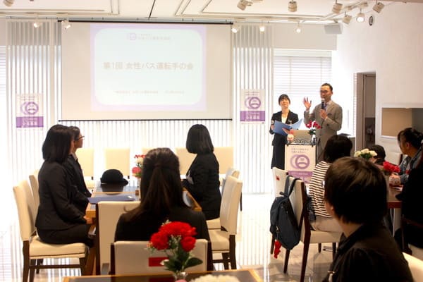 新しい憧れの職業へ。「女性バス運転手」という働き方の魅力とは