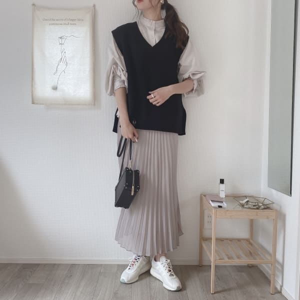 大人気GU「ニットベスト」のボトムスは何が正解?!やっちゃいけないNGコーデはコレ!