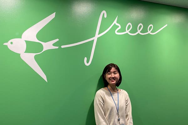 「できない自分」と向き合い、周囲を巻き込む。実績ほぼゼロの営業女性が、社内売上No.1になるまで【freee小口さん】