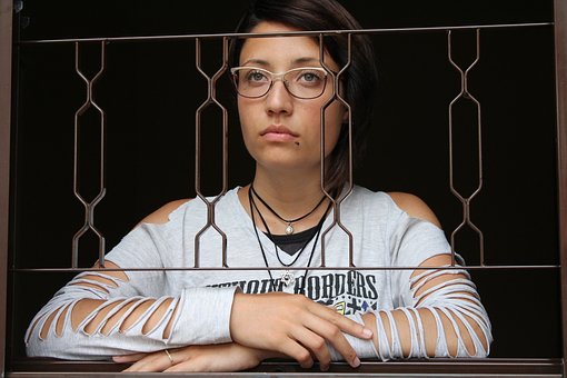 隣人がうるさい時の仕返し方法まとめ!壁ドンより効果的!