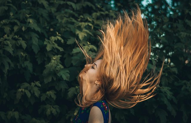 夏の髪悩み「ダメージ」「ニオイ」「うねり」を解決!プロが教えるヘアケア&スタイリング