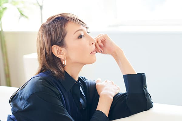 【柚希礼音】“カッコいい自分”から、ありのままの自分へ。宝塚トップの6年間で学んだ「いい仕事」の原点