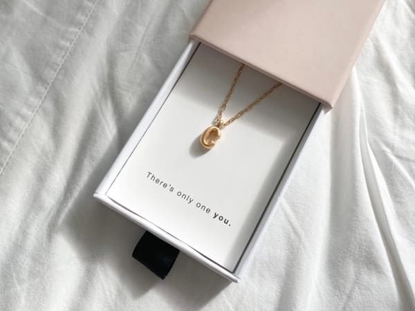 売り切れ前に急いで!おしゃれさんたちがこぞって買ってる♡ZARAのイニシャルアクセサリー