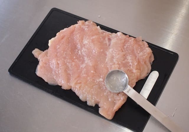 ヘルシーなのにボリューム満点!栄養士がおすすめする簡単レシピ♪鶏むね肉の梅しそ海苔ロール