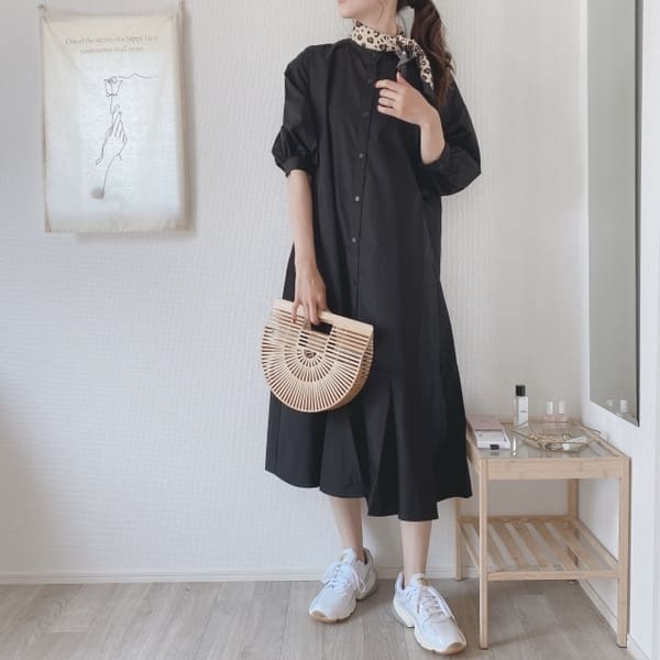 コレは即完売の予感…!体型カバー力がスゴイ♡GU「黒ワンピース」で春コーデ