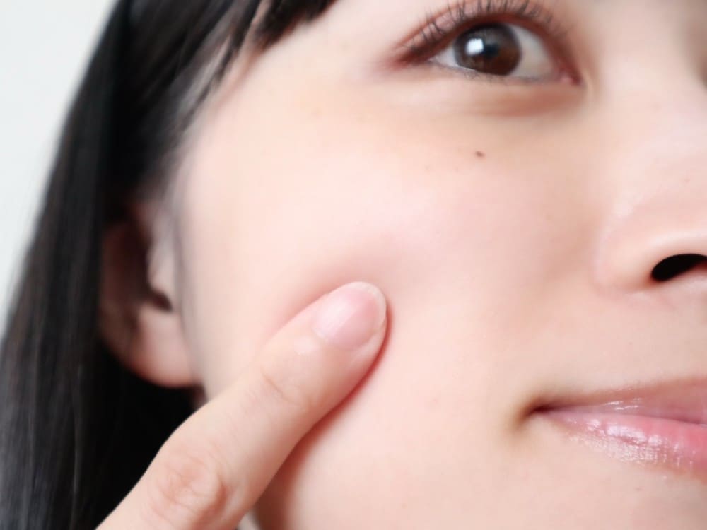 お肌の曲がり角はいつくるの?年齢別の正解スキンケア