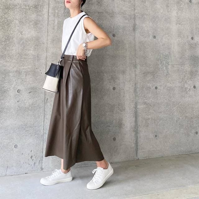“スニーカー”でもキレイめは叶う!じつはオトナの夏服と好相性♡スニーカーコーデのコツ