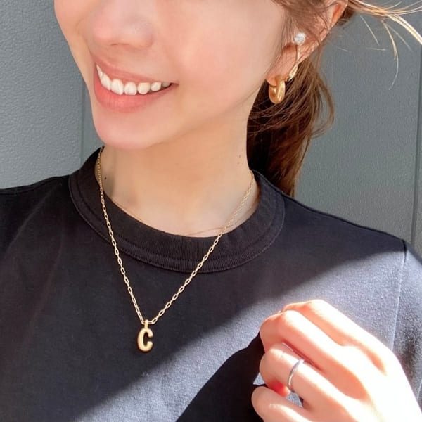 売り切れ前に急いで!おしゃれさんたちがこぞって買ってる♡ZARAのイニシャルアクセサリー