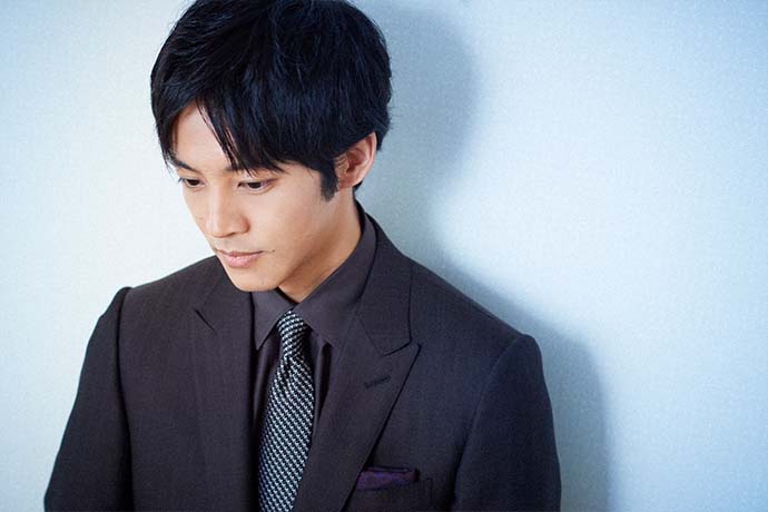 俳優・松坂桃李を導いた“忘れられない出会い”「人生を懸けたい仕事」を見つけるまで