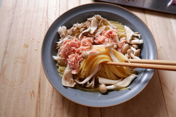 レンジで簡単10分で“腸ぱく”レシピ!「ツナときのこのコンソメパスタ」1.jpg