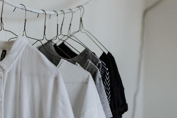 ミニマリストはファッションをどうしている?服選びやコーデを解説!