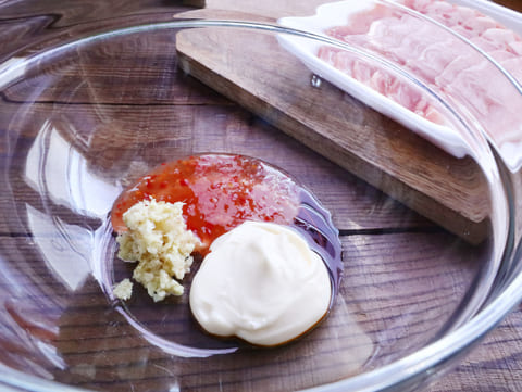 冷蔵庫で眠ってるあの調味料でアレンジ!白ごはんがすすむ!「豚のしょうが焼き」