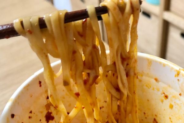 6.カップヌードル、旨辛ぇ!の新定番「辛麺」登場 定番の味と徹底比較