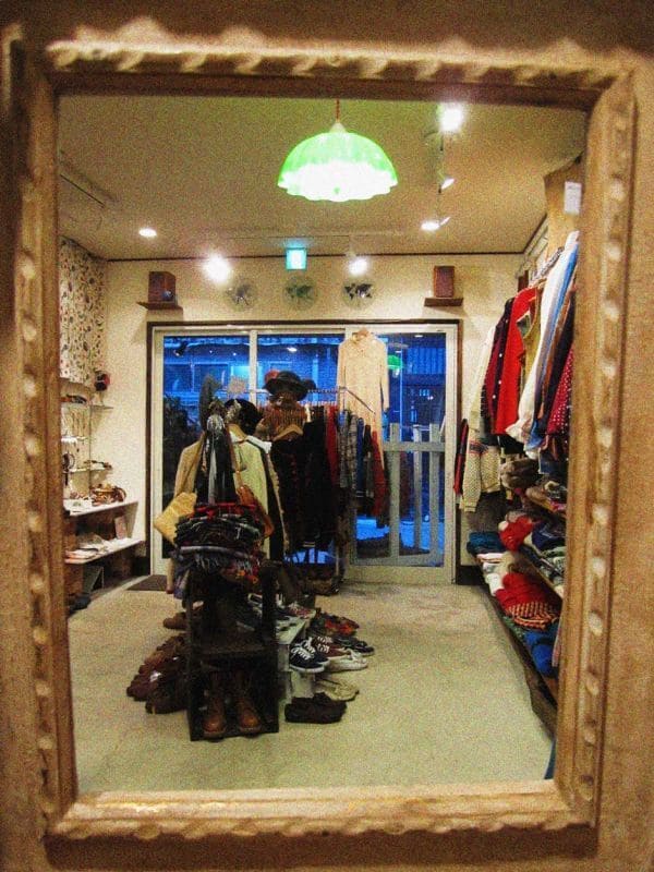 奈良市のオシャレな古着屋8選!ならまちの人気店や安く買える大型店も!