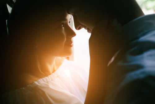 地味な女がモテる理由とは?男は派手な女とどっちが好き?
