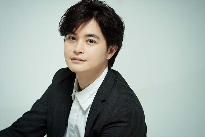 【瀬戸康史】「自己開示が下手だった」20代からチームワークの30代へ。人生初の“育休パパ”を演じて感じたこと