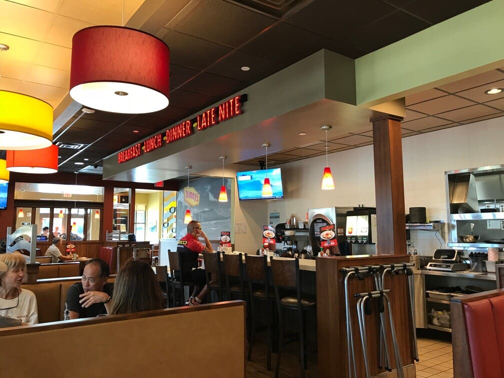 全米で愛され続ける「デニーズ ホノルル/Denny's HONOLULU」がワイキキにオープン!