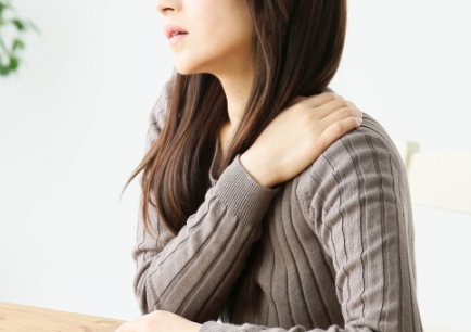 胸が大きい人の特徴と共通点7選!意外な悩みとは?