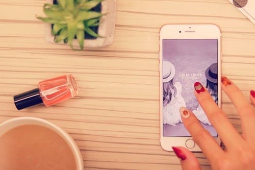 好きな人と電話したい!話題のおすすめは?【モテる女子の電話テク】