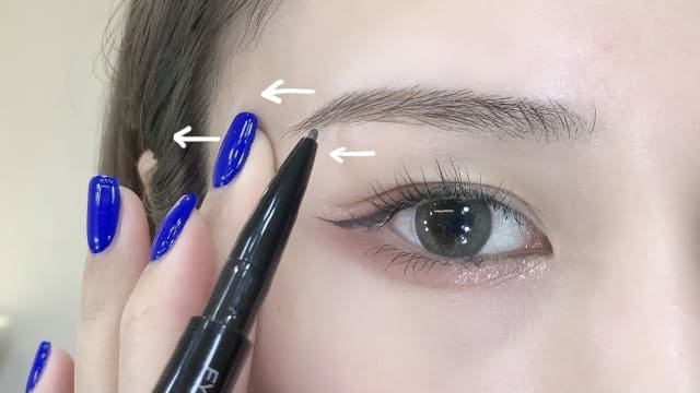 眉メイクがうまくいかなくてお悩みの人必見!プロが実践する眉をキレイに描く裏ワザ大公開♡