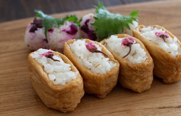 桜と春の食材で簡単なのに豪華に見える♡気分だけでも味わいたい!今年のお花見弁当