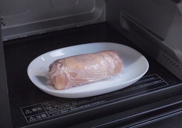 ヘルシーなのにボリューム満点!栄養士がおすすめする簡単レシピ♪鶏むね肉の梅しそ海苔ロール