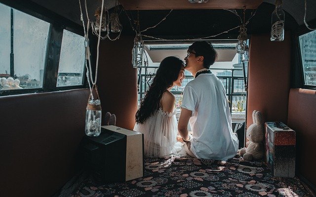 付き合うきっかけは何?出会いから恋人になるまでのプロセスとは