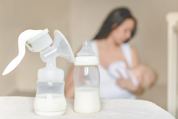 ネットで「母乳」が売買される衝撃。「メルカリ感覚で売っている」女性を直撃した