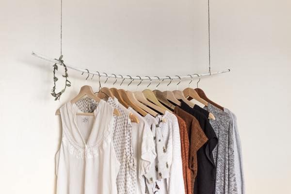 ミニマリストはファッションをどうしている?服選びやコーデを解説!
