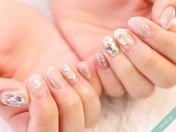 ”透け感”のあるストライプネイルがお洒落!進化型ストライプネイル10選