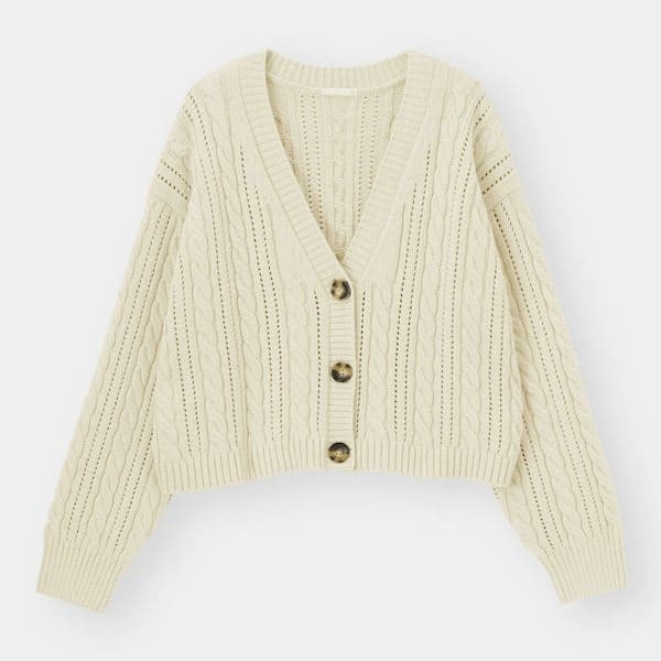 見つけたら即ゲットして!モテ確実♡トレンド感バツグンのGU990円ブラウスが可愛い!