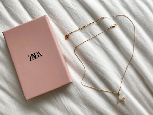 売り切れ前に急いで!おしゃれさんたちがこぞって買ってる♡ZARAのイニシャルアクセサリー
