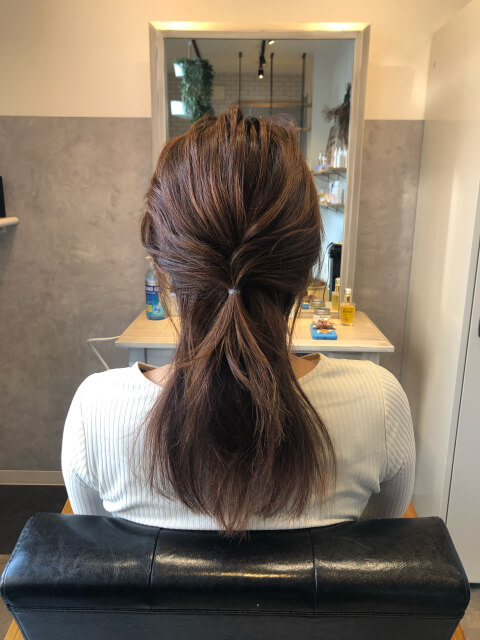 ほどいても縛ったあとが残りにくい!ピン不要&ゴムだけ5分!超簡単♡今っぽヘアアレンジ