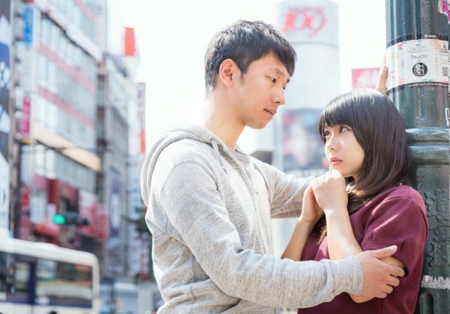 男性は上目遣いに弱い?ドキッとするシチュエーションや+αテクニックとは