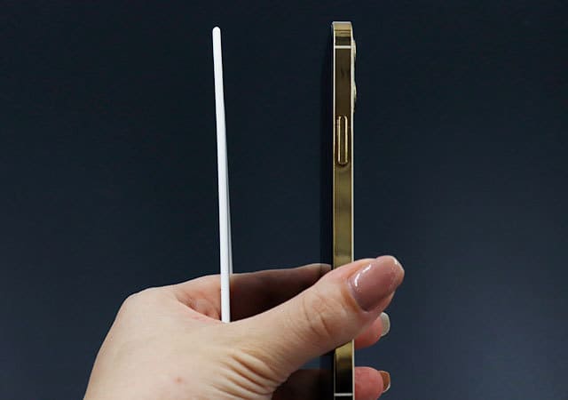 ダイソーでまたスゴイの売ってた…スマホより薄いって衝撃的!ありそうでなかった極薄便利グッズ