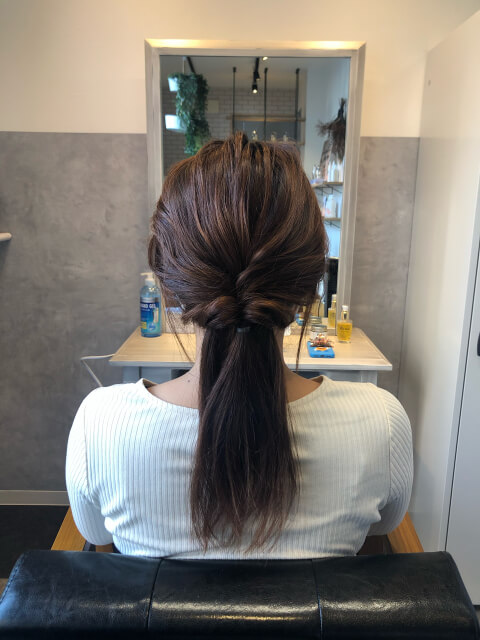ほどいても縛ったあとが残りにくい!ピン不要&ゴムだけ5分!超簡単♡今っぽヘアアレンジ