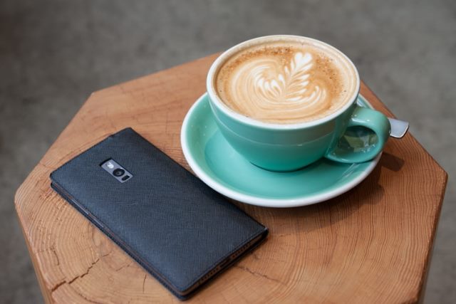 100均のおすすめスマホケース11選!アレンジ方法9選も紹介!