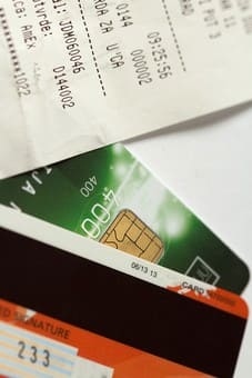 コンビニでクレジットカードは使える?サインは不要なの?