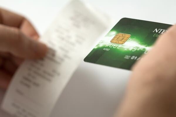 コンビニでクレジットカードは使える?サインは不要なの?