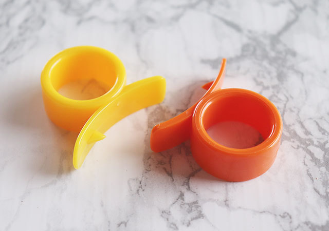 ダイソーで売ってるコレ…知ってる?硬い皮がすい~っと切れる♡アレ専用キッチングッズ
