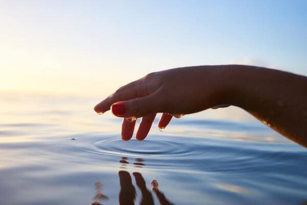 一人暮らしにおすすめの浄水器11選|省スぺ&節約に!【最新2020年】